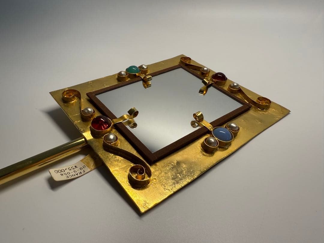 フランスヴィンテージ　PHILIPPE FERRANDIS 装飾ハンドミラー イギリスから届いたアンティークの手鏡、装飾が美しい真鍮のハンド